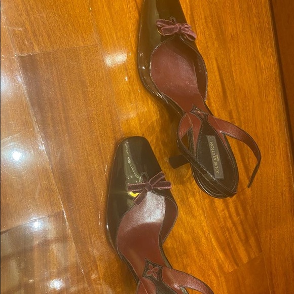 Louis Vuitton - Picture 2 of 3